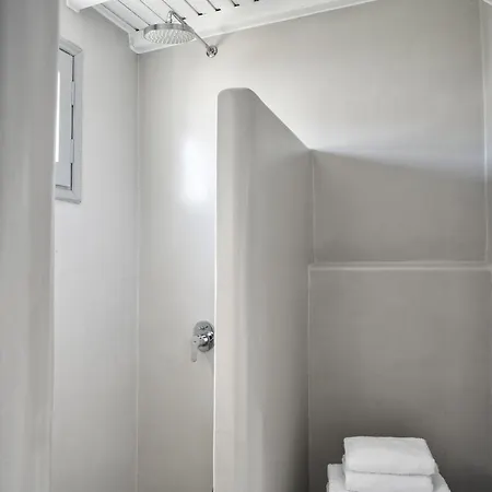 Whitelist Fabrika In Mykonos Town